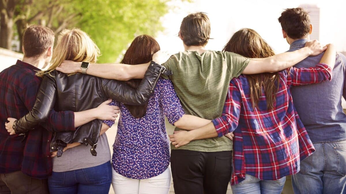 Les relations humaines font partie des clés du bien-être.