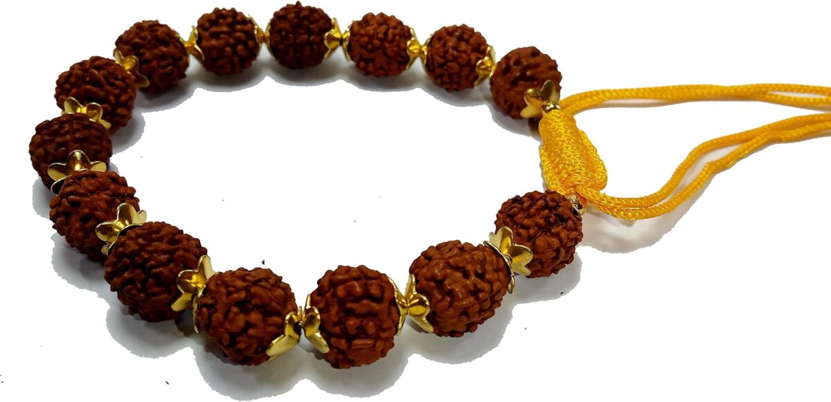 Le bracelet Rudraksha à 5 faces est un objet rituélique apparenté au Mahashivaratri. 