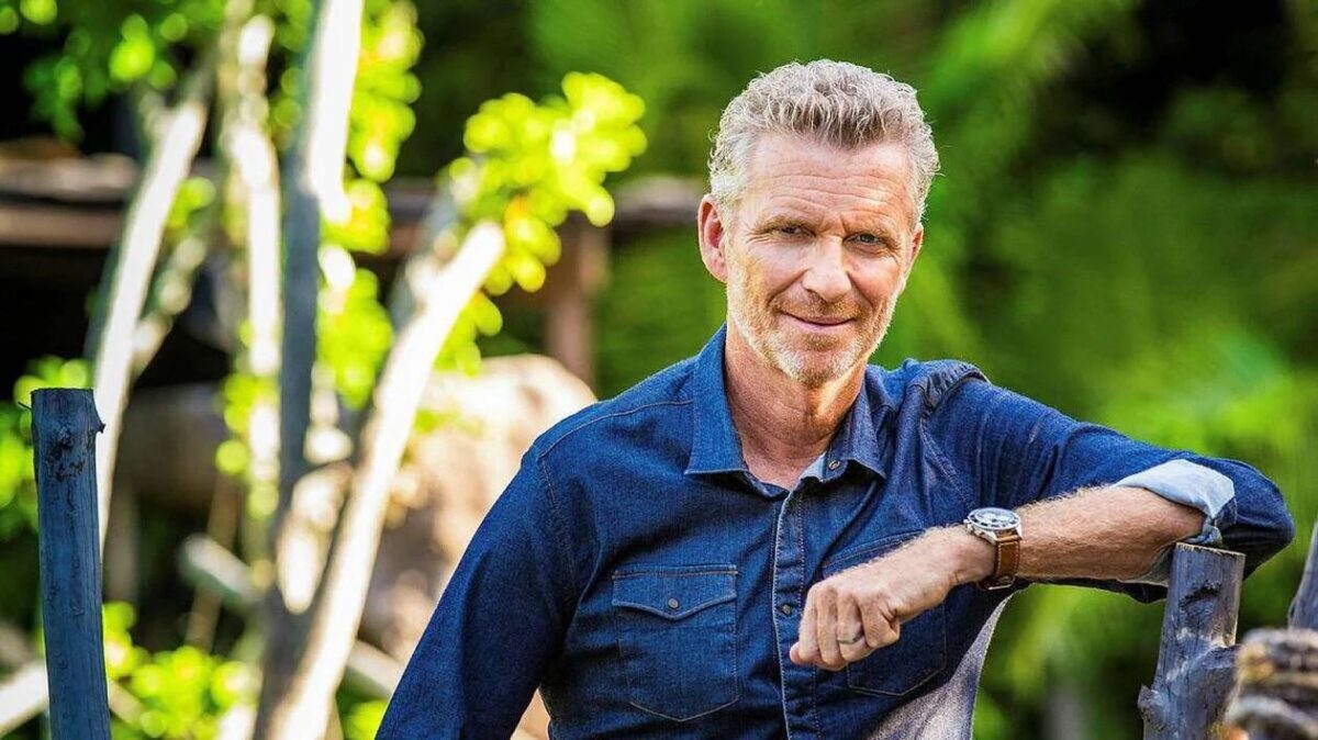 L'animateur de Koh-Lanta est toujours à son poste depuis plus de 20 ans.