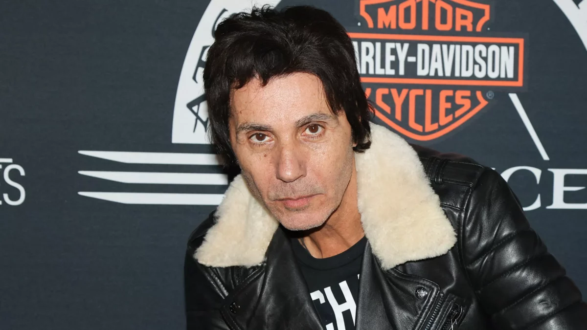 Jean-Luc Lahaye aurait menacé verbalement et physiquement Enora Malagré.