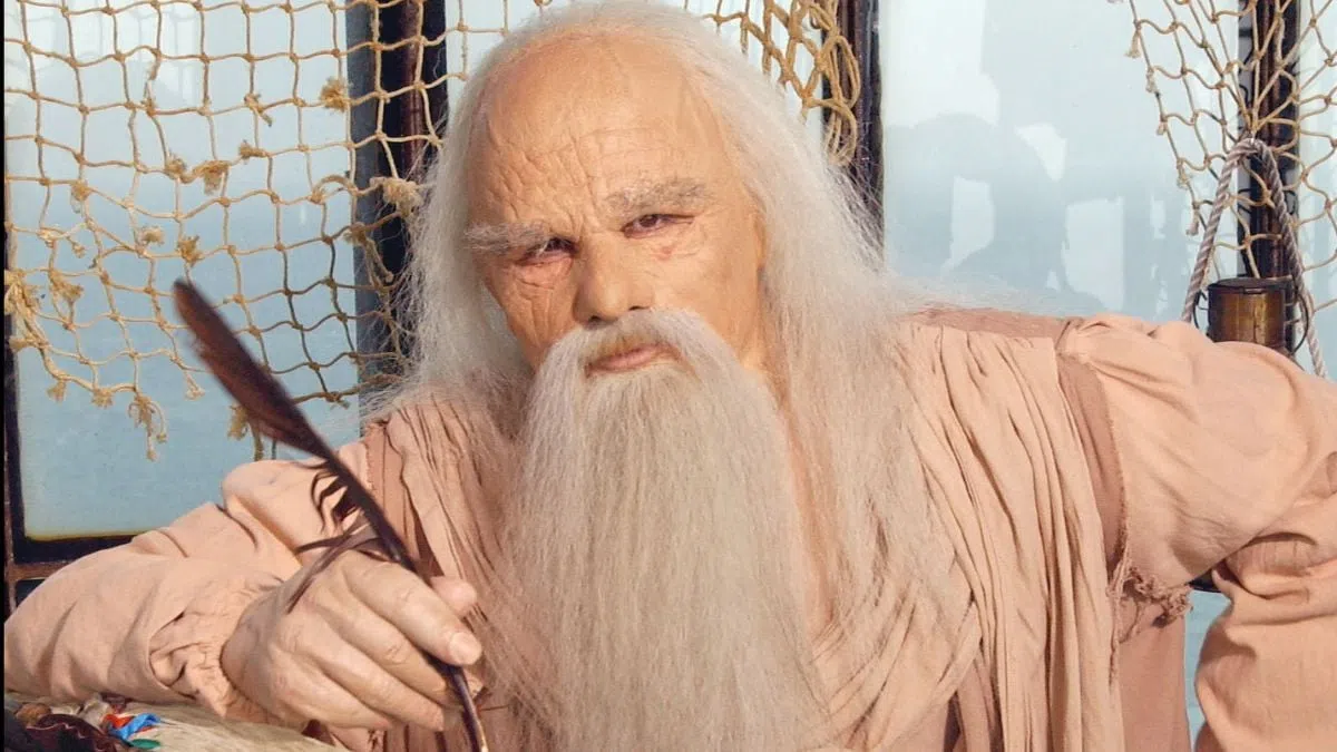 Yann Le Gac jouant le rôle du Père Fouras.